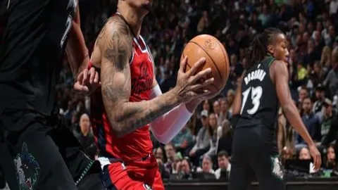 内马尔重返桑托斯阵中